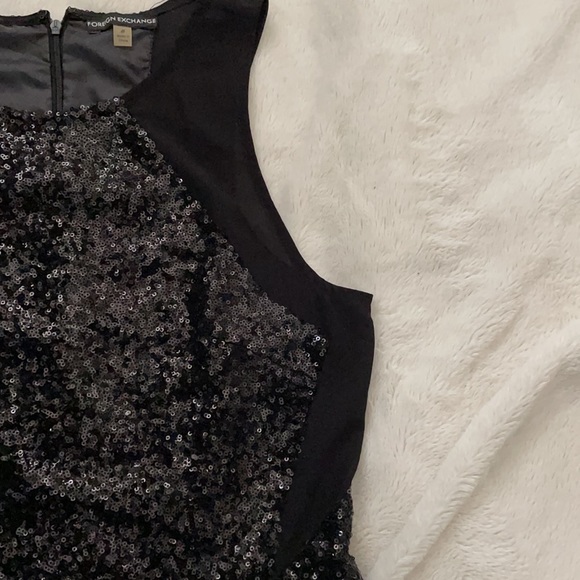 Black foreign exchange top - Picture 2 of 4